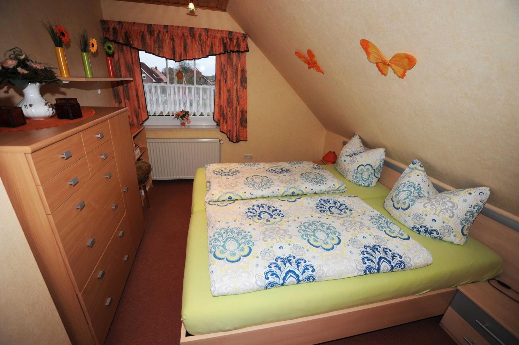 Ferienwohnung Brentano_ 65230 Moormerland エクステリア 写真