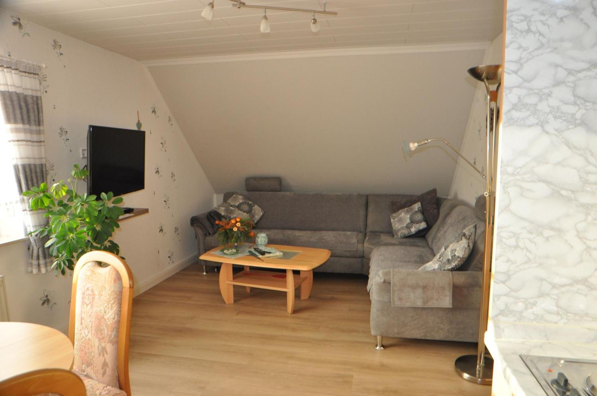 Ferienwohnung Brentano_ 65230 Moormerland エクステリア 写真
